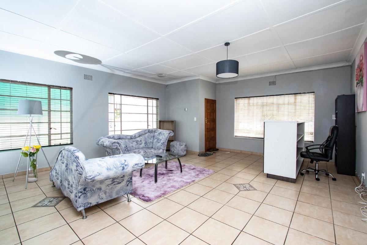 Suitetrails - WILLOW GUEST HOUSE