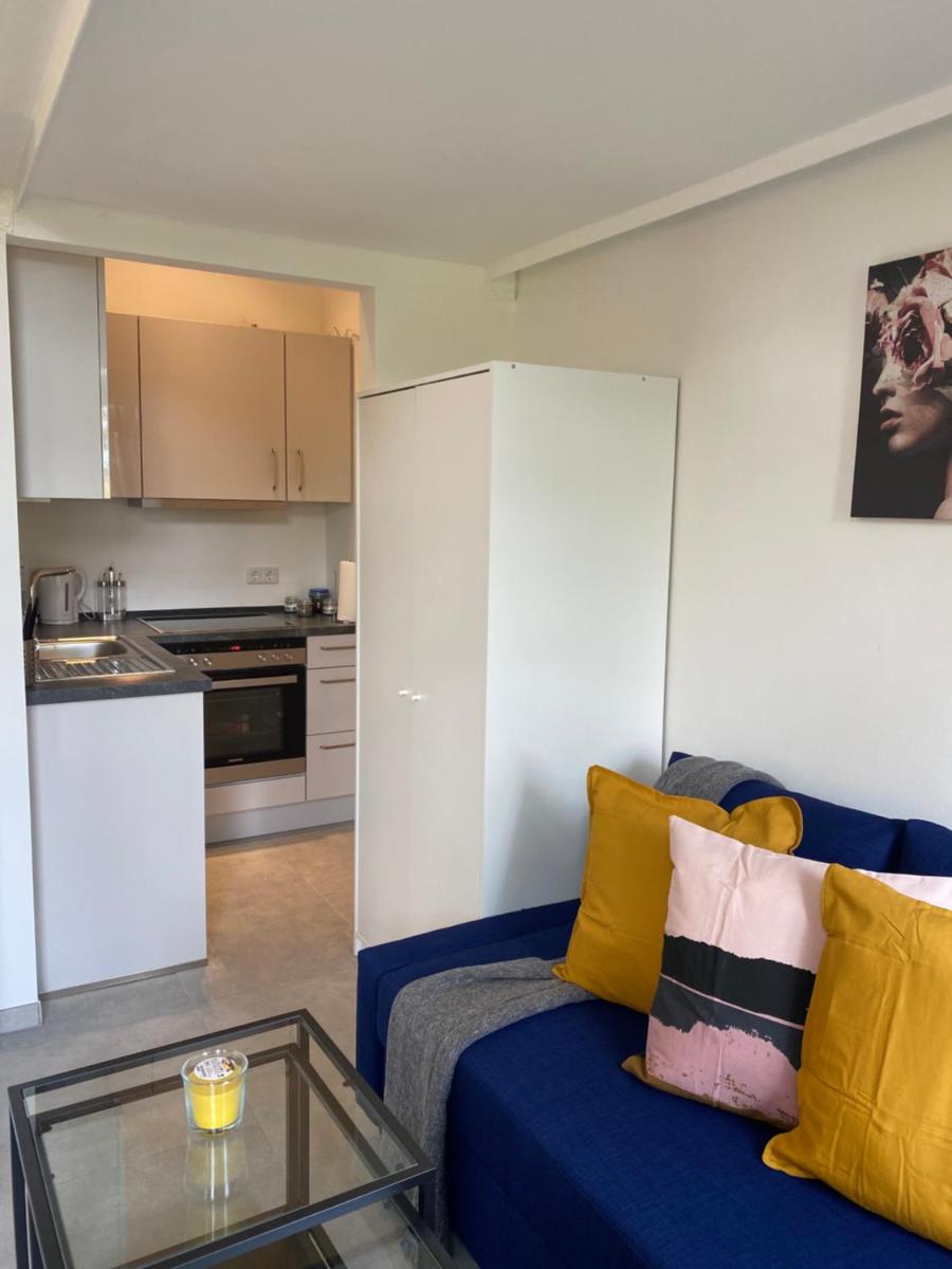tiny modern apartment central cologne - Housity