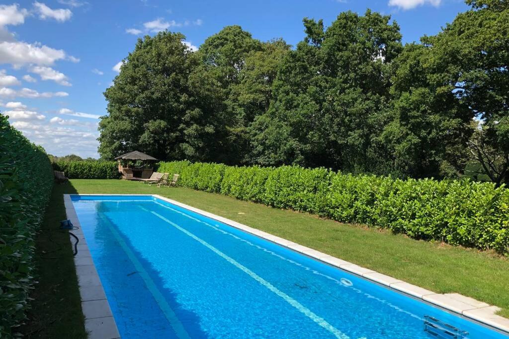 Luxury 2 Bed Cottage in the Orchard of a 17th Century Manor House - Housity