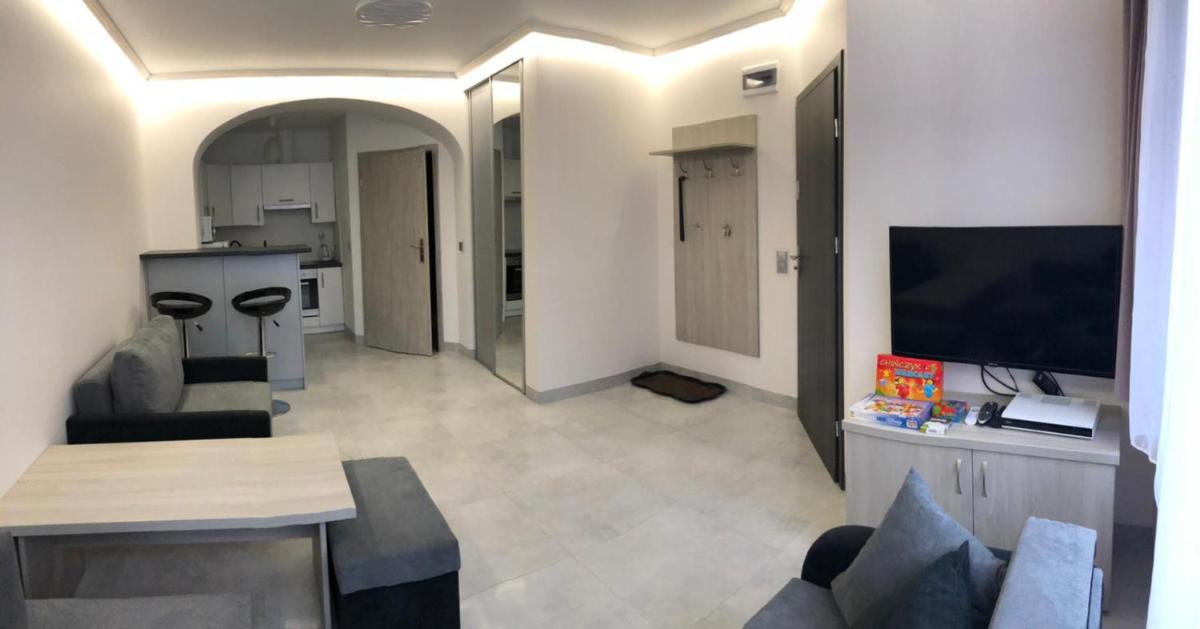 Za Rogiem - Housity