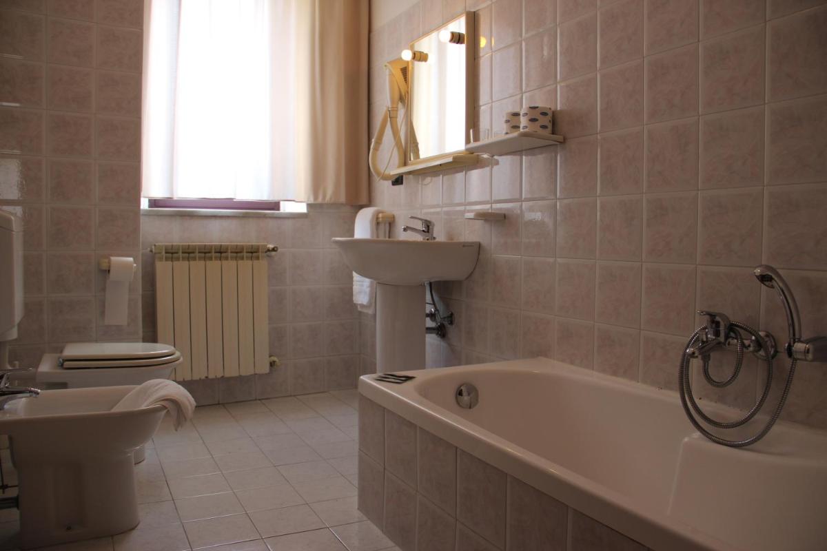 Demy Hotel - Housity