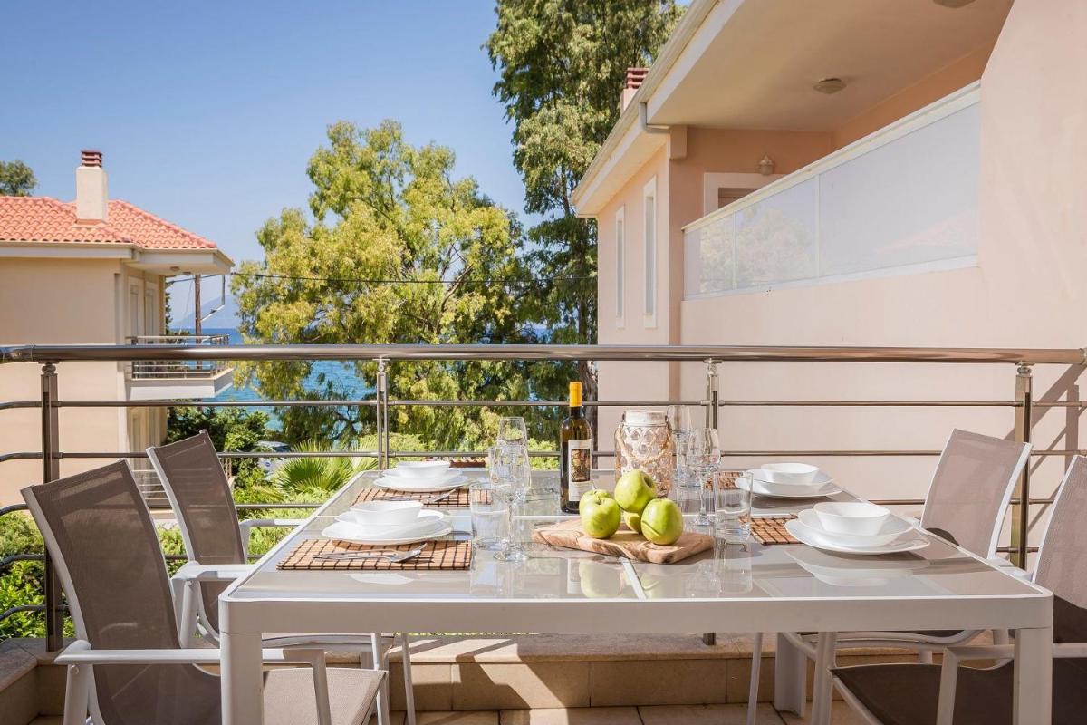 Deluxe Kefalonia Apartment Apartment Hibiscus 3 Bedroom Pool Karavomilos - Housity
