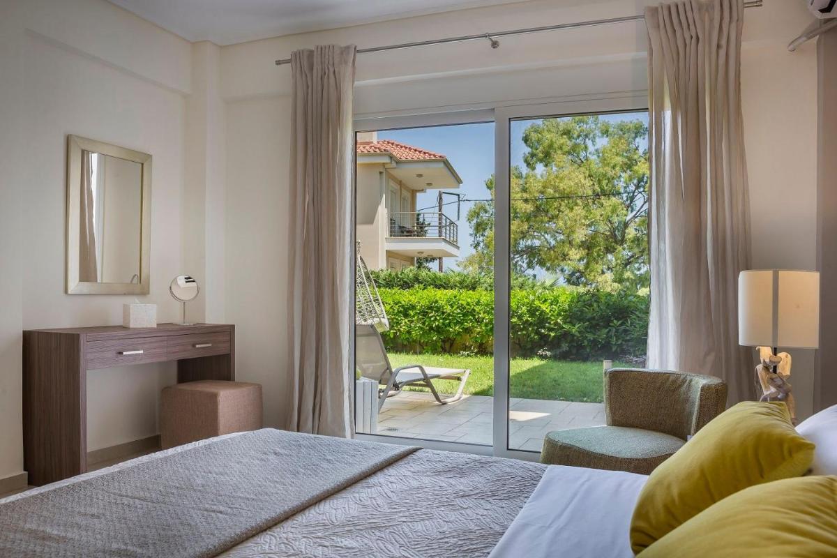 Deluxe Kefalonia Apartment Apartment Hibiscus 3 Bedroom Pool Karavomilos - Housity