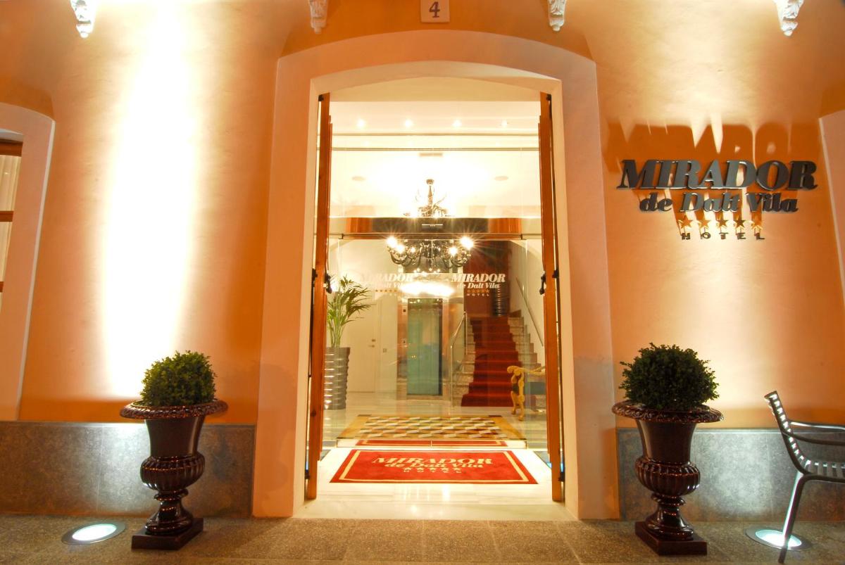 Fachada o entrada de Mirador de Dalt Vila-Relais & Chateaux