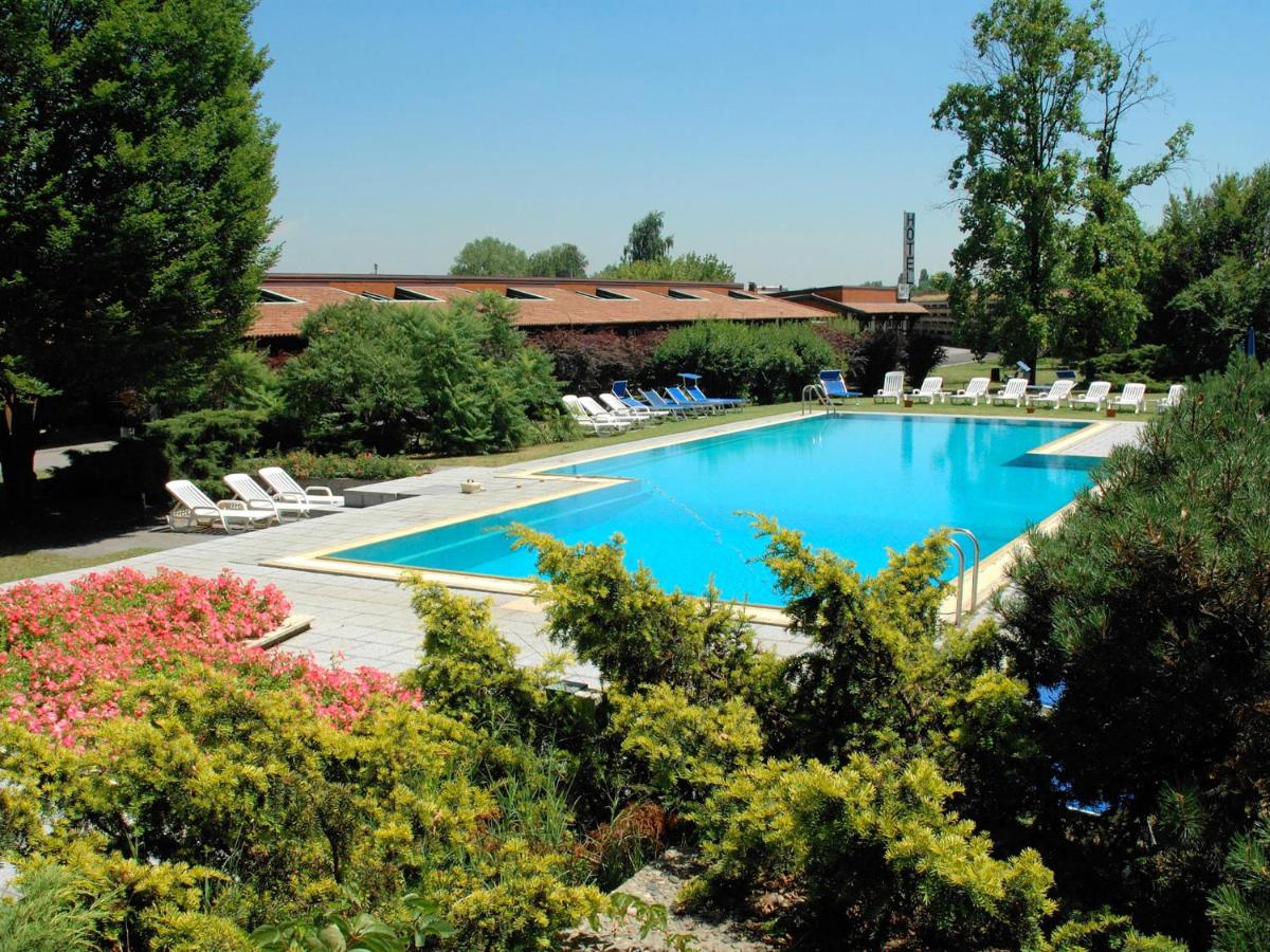 Golf Hotel - Housity