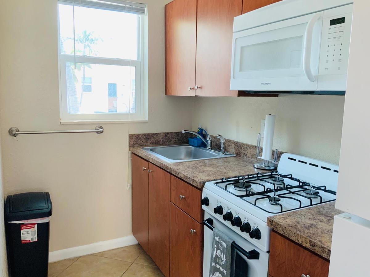 Hollywood Beach Apartments - Walk to the Beach - Hizvo