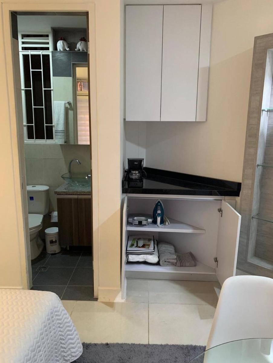 APARTA-ESTUDIO AMOBLADO CON EXCELENTE UBICACIÓN Y AIRE ACONDICIONADO - Housity