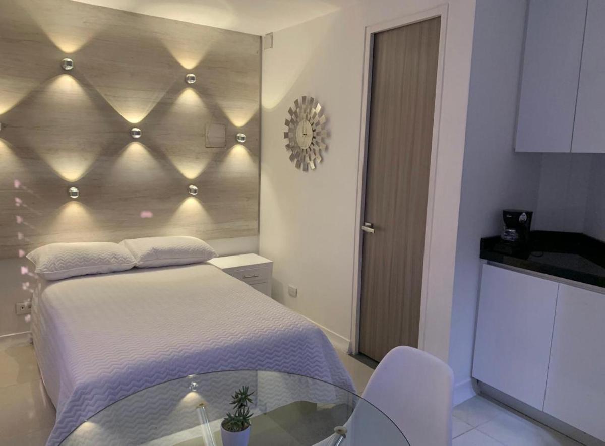 APARTA-ESTUDIO AMOBLADO CON EXCELENTE UBICACIÓN Y AIRE ACONDICIONADO - Housity