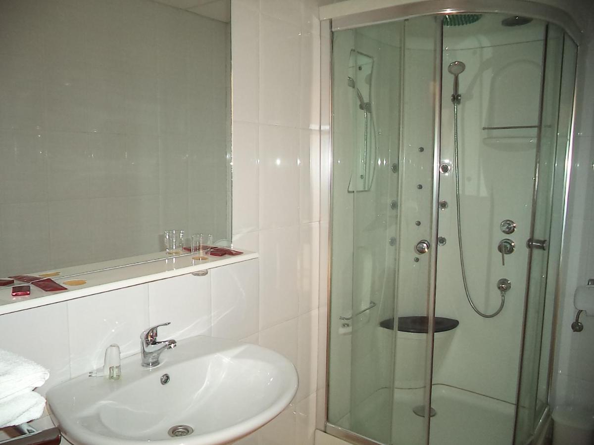 Hotel A Santiago - Housity