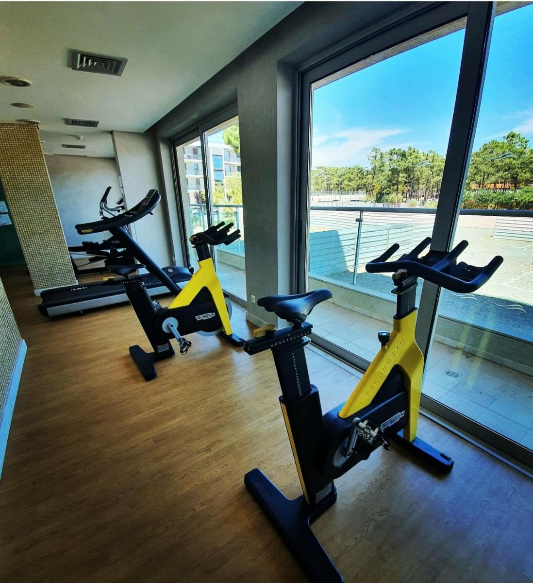 O centro de fitness e/ou as comodidades de fitness de Monte Gordo Hotel Apartamentos & Spa