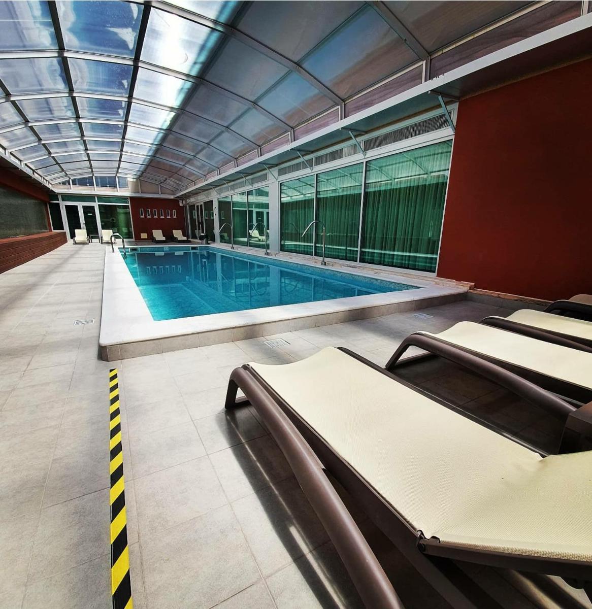 A piscina em ou perto de Monte Gordo Hotel Apartamentos & Spa