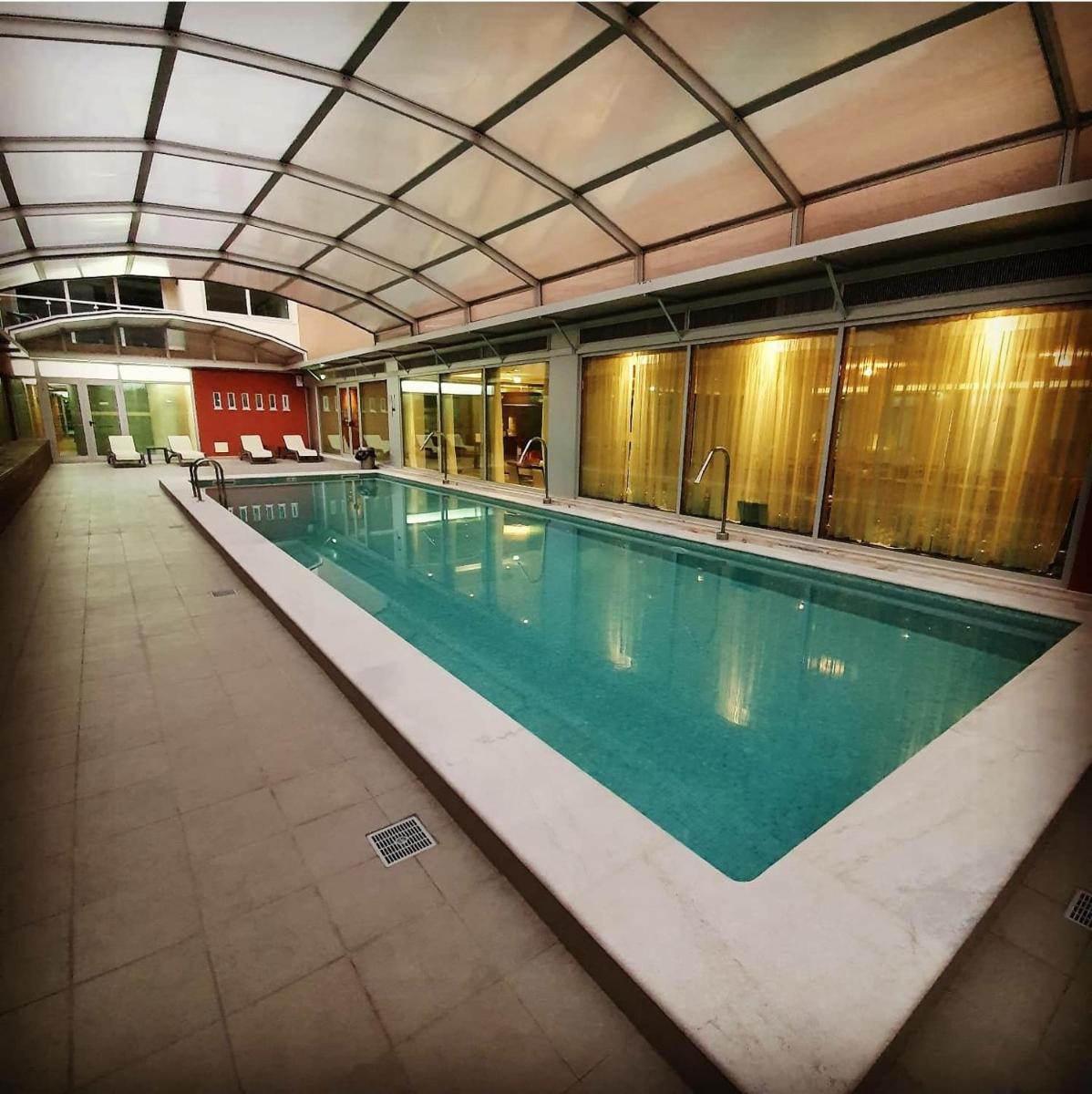 A piscina em ou perto de Monte Gordo Hotel Apartamentos & Spa