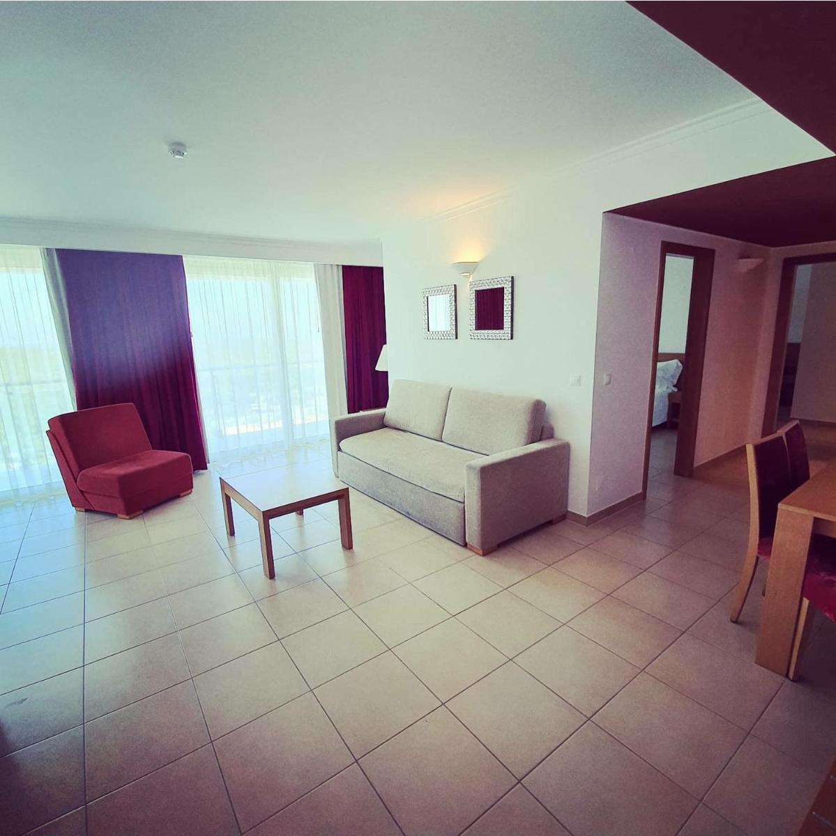 Uma área de estar em Monte Gordo Hotel Apartamentos & Spa