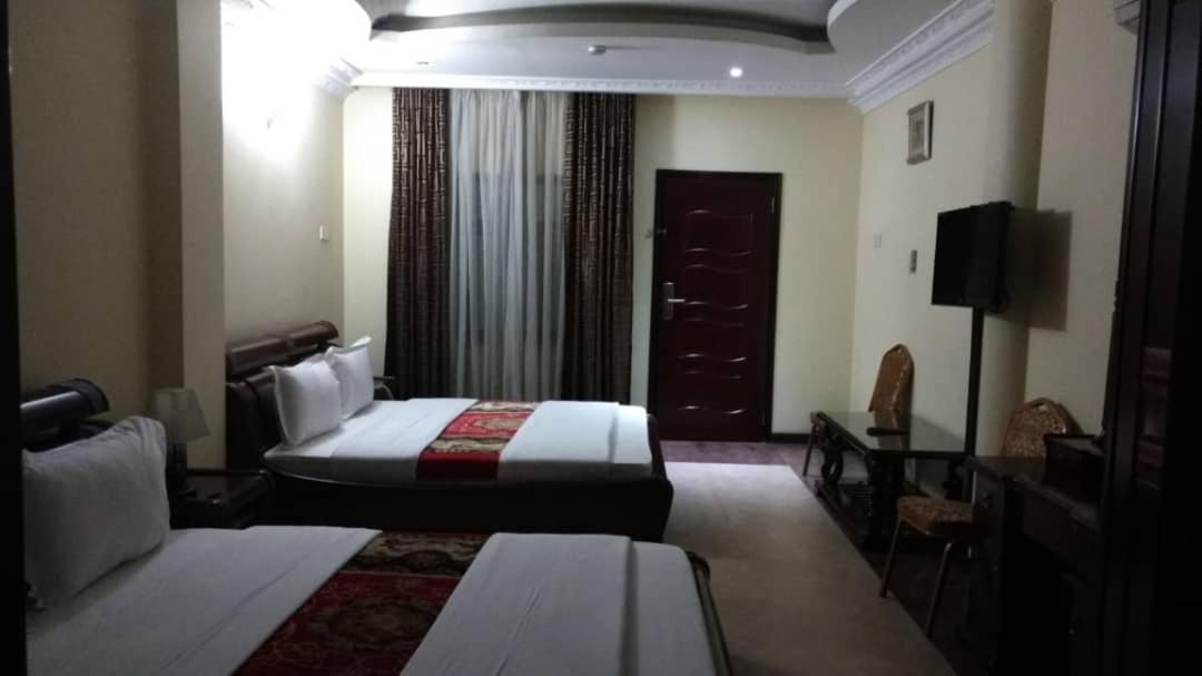 Biraj International Hotel - Housity