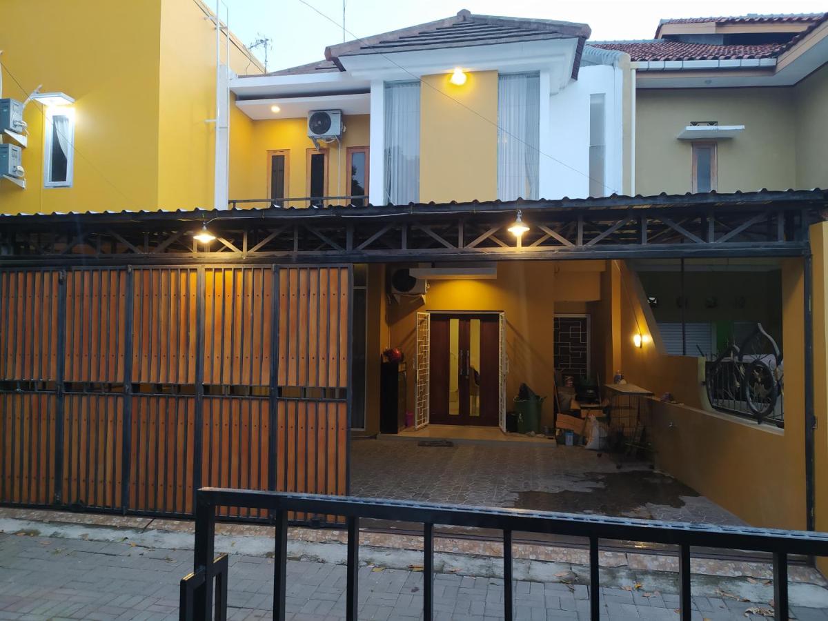 Lucky Guest House Wahid Hasyim - Housity