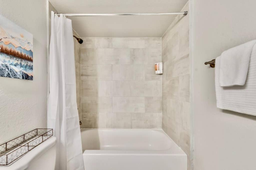 Global Cup The Swank - Close to Downtown - Hizvo