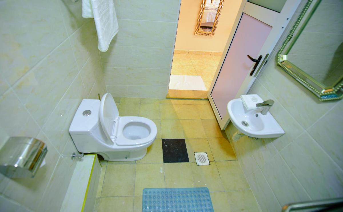 Deuts Four Seasons Hotel - Housity