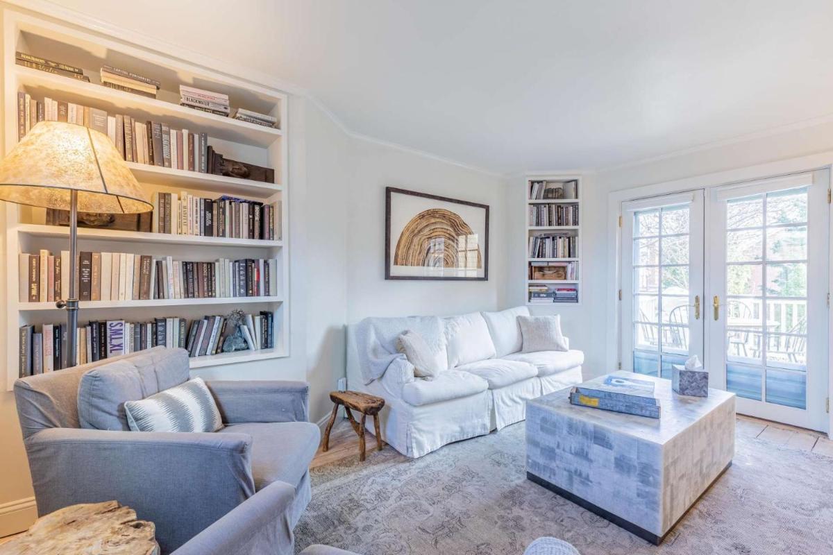 Blue Water Cottage - Housity