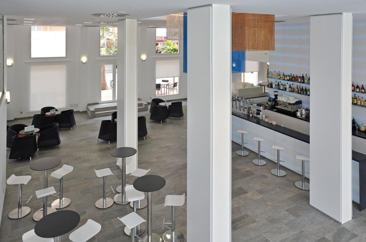 Un restaurante o sitio para comer en Hotel Hispania