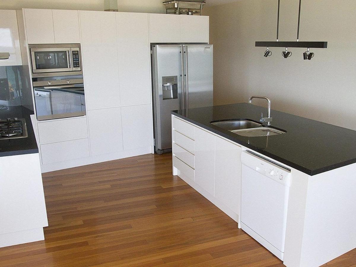 Jones Beach House - Housity