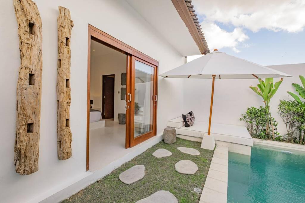 Luxury 2 bedrooms villa Putih Pererenan - Housity