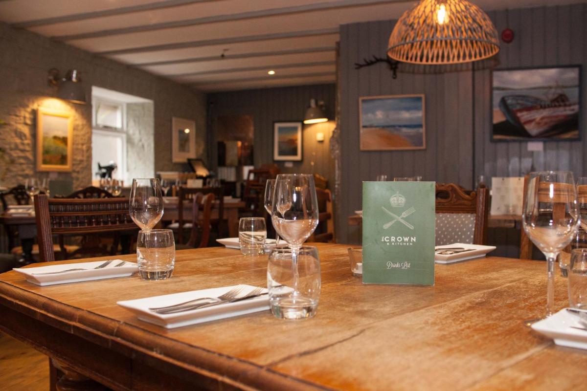 The Crown Guest House - Housity