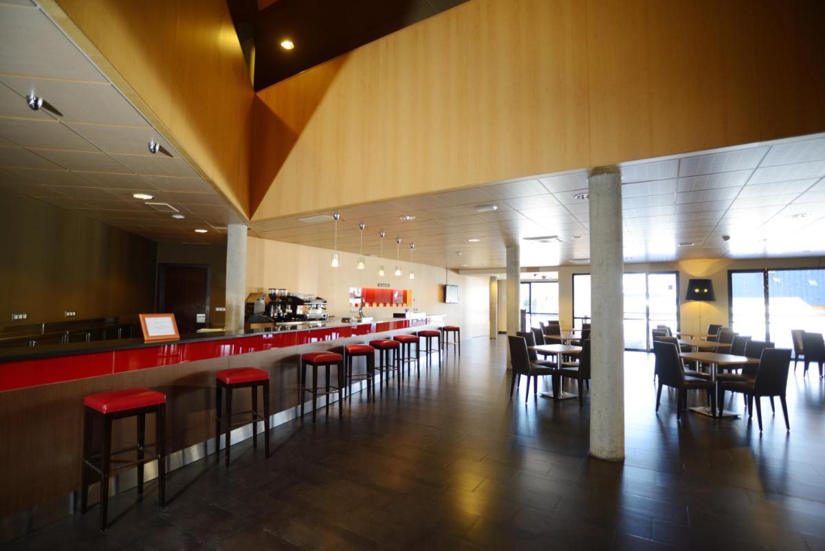 Un restaurante o sitio para comer en HG Alto Aragón