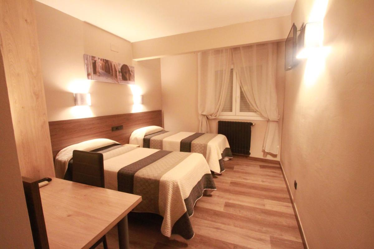 Hotel, H de l'Anton - Housity