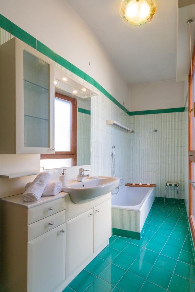 Casa Tigullio Palace - parking place - Housity