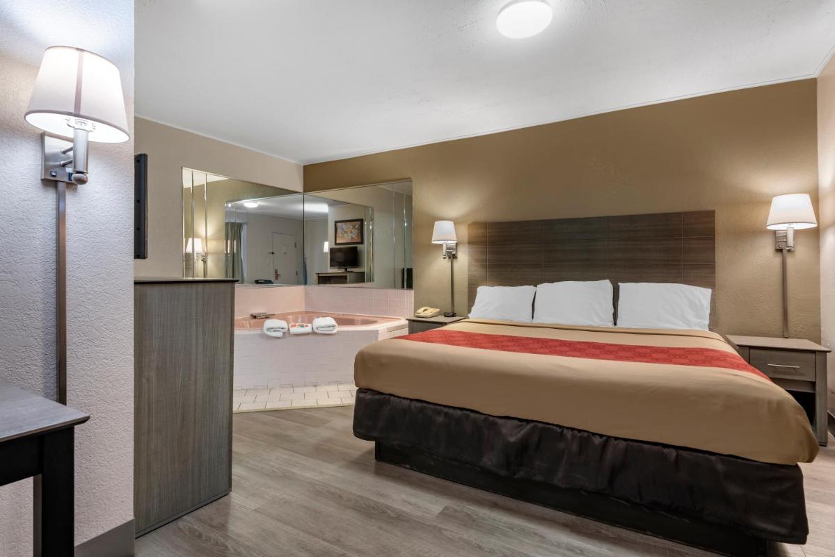 Econo Lodge Dewitt I-90 - Housity