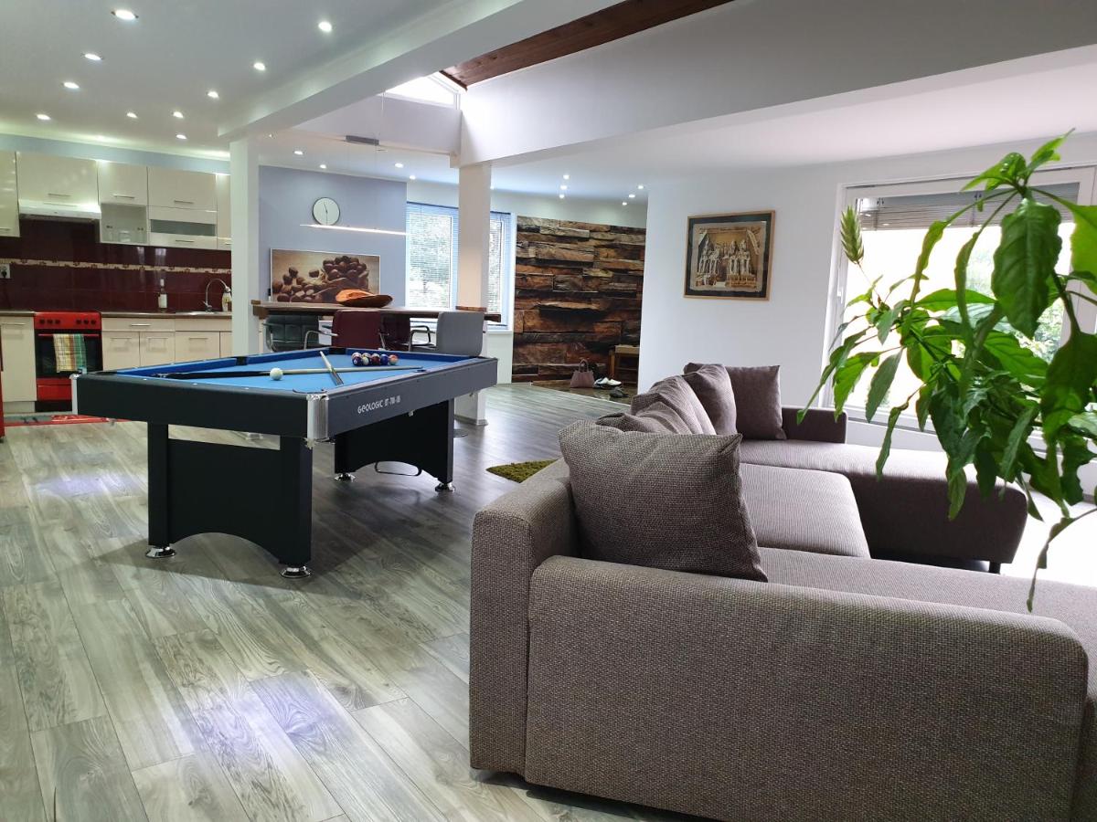 Luca Apartman Pápa - Housity