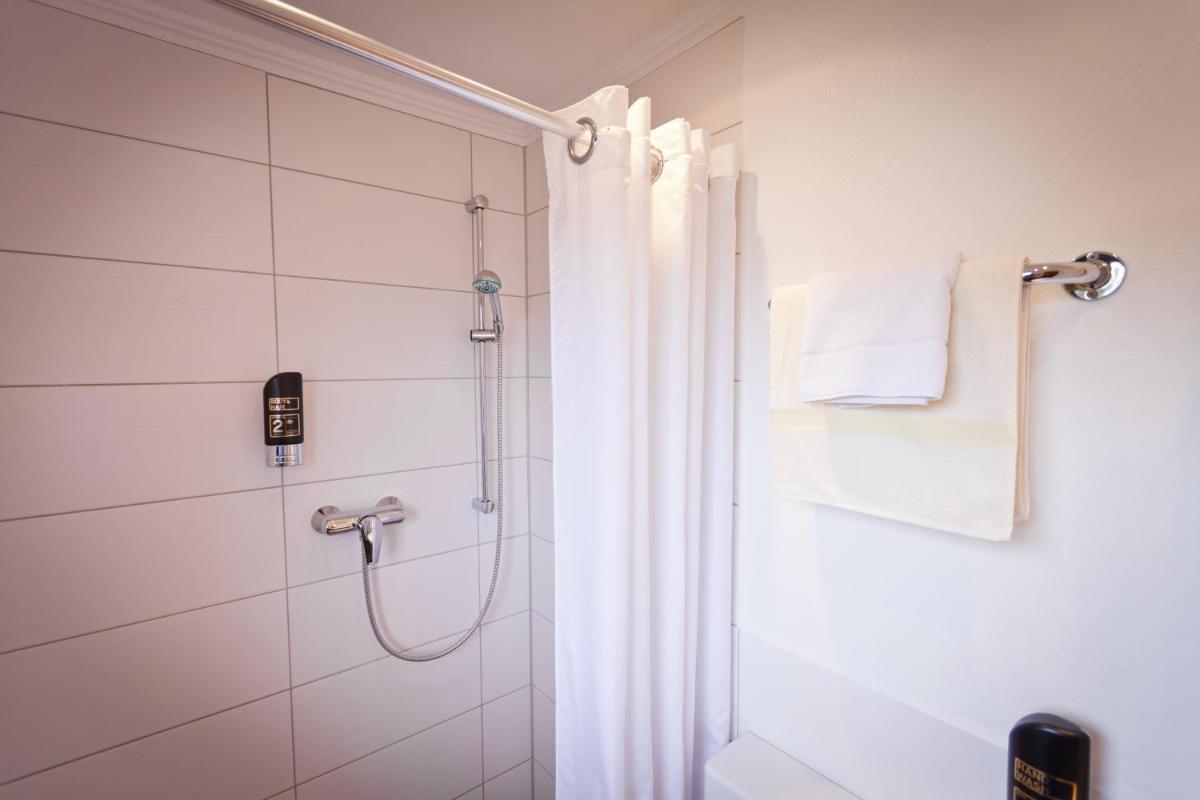 Hotel Spies - Housity