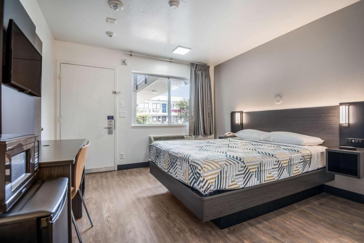 Motel 6-College Station, TX - Bryan - Housity