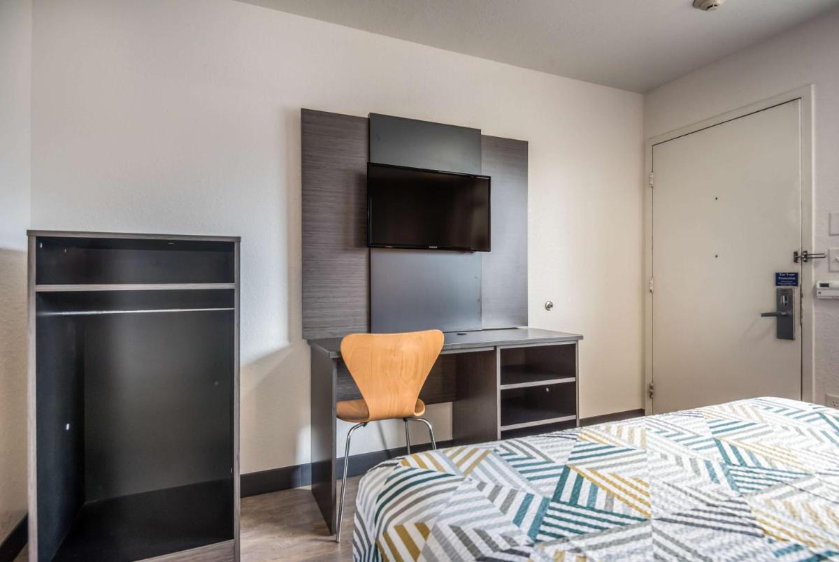 Motel 6-College Station, TX - Bryan - Housity