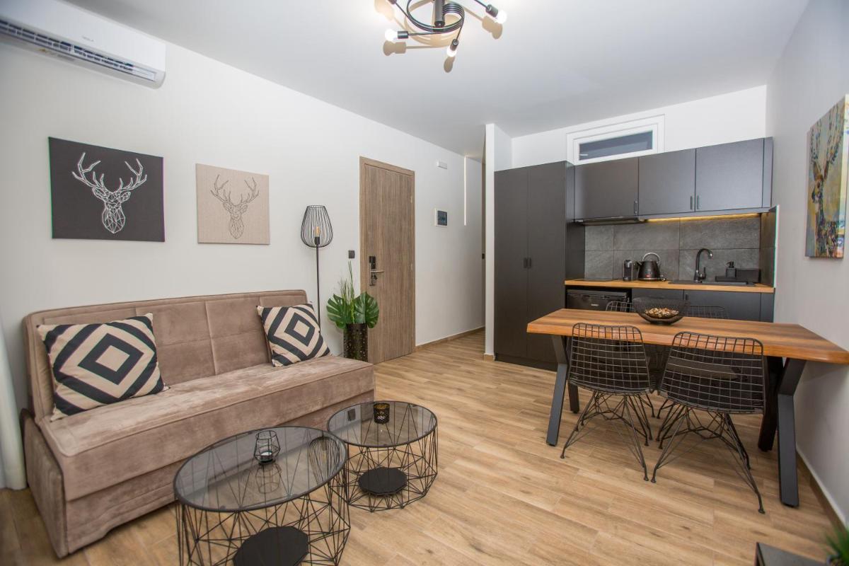 Raise Acropolis View Suites - Housity