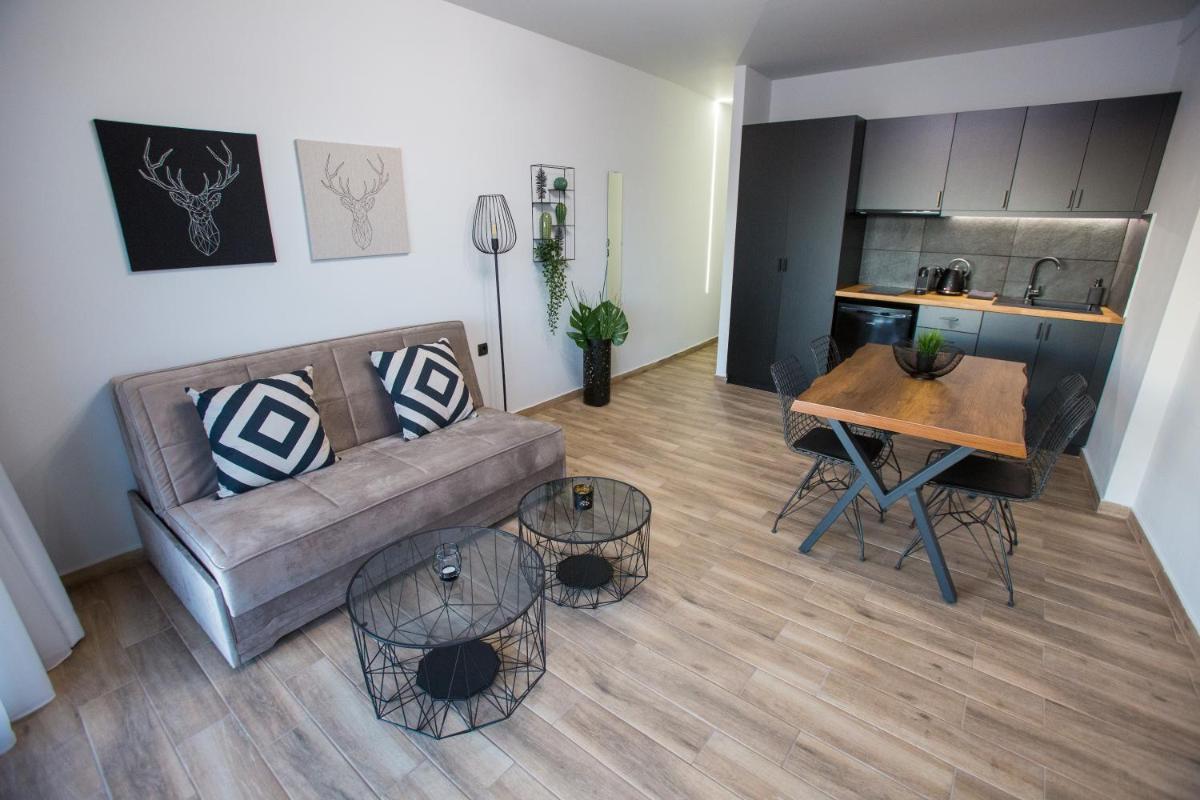 Raise Acropolis View Suites - Housity