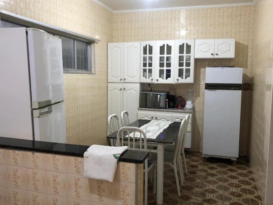 Casa Guilhermina com Piscina e Churrasqueira - Housity