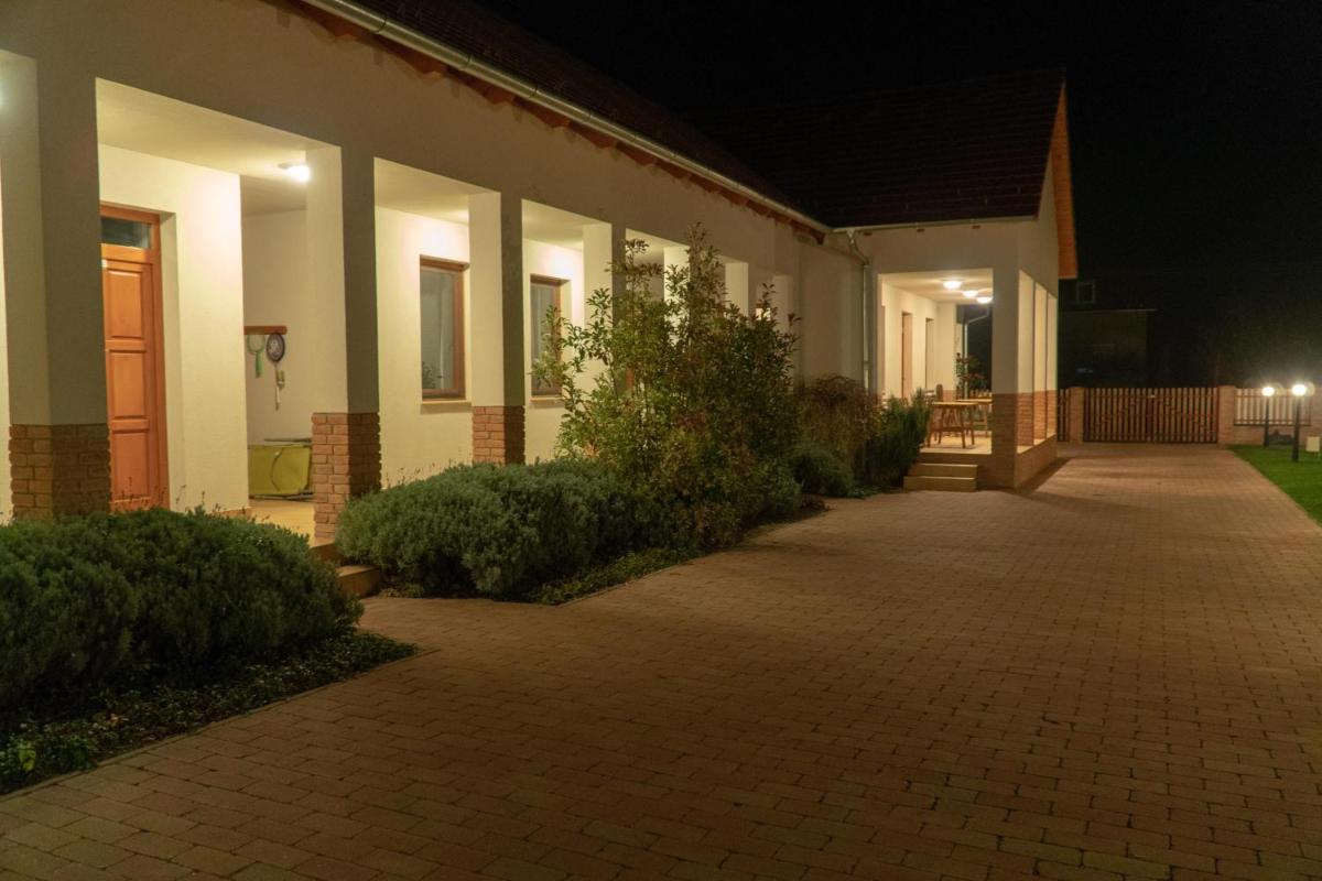 Kun Pista Vendégház - Housity