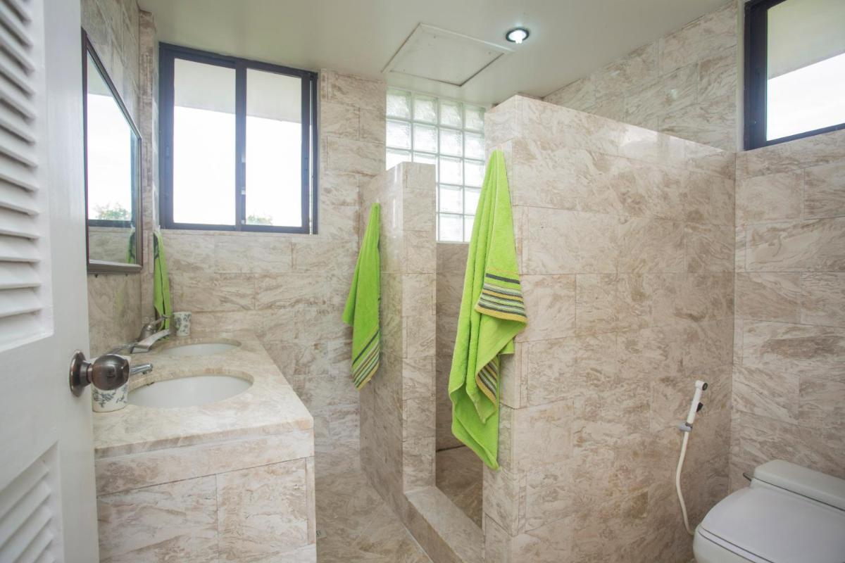 Franky Villa - Housity