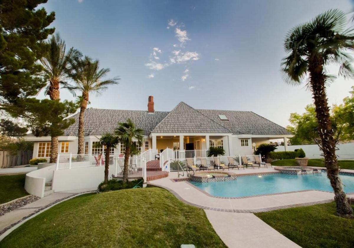Villa Carota - 6 bedrooms and a Casitas - Housity