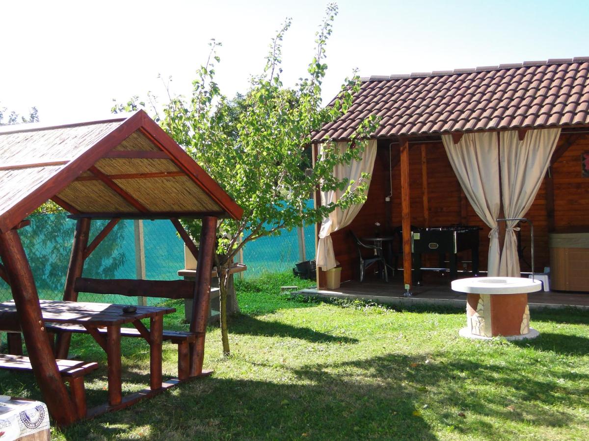 Vadrózsa Vendégház-Apartman - Housity