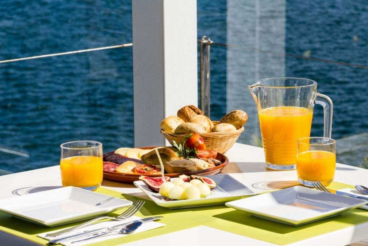 Comida en o cerca de este hotel