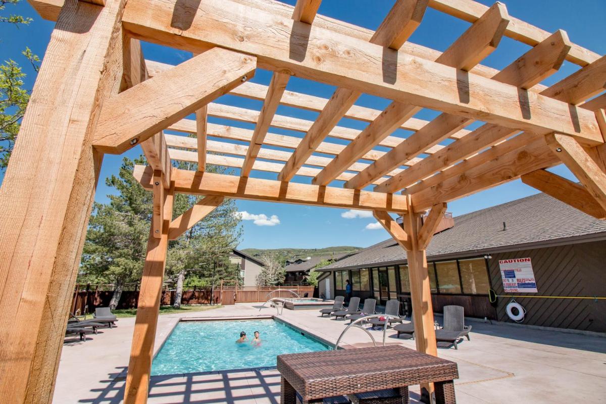Prospector condos - Housity