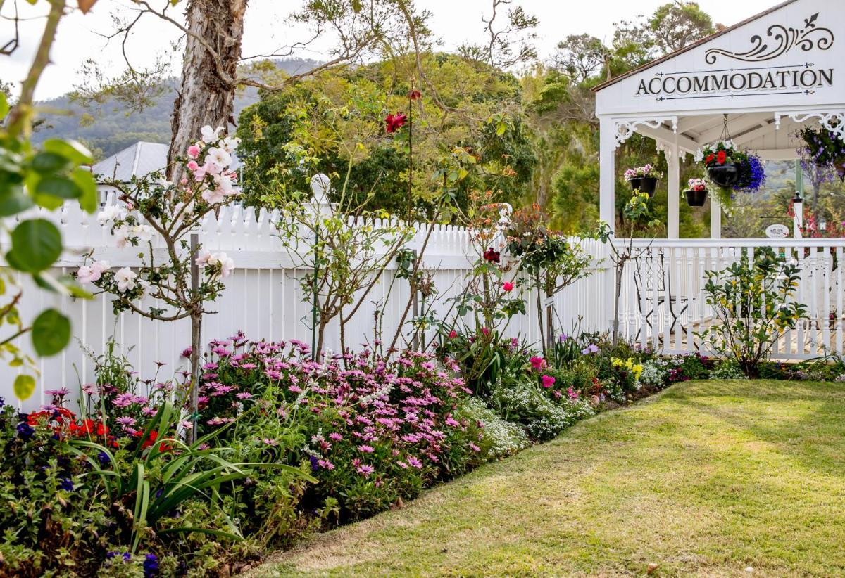 Canungra Cottages - Boutique Bed and Breakfast - Housity