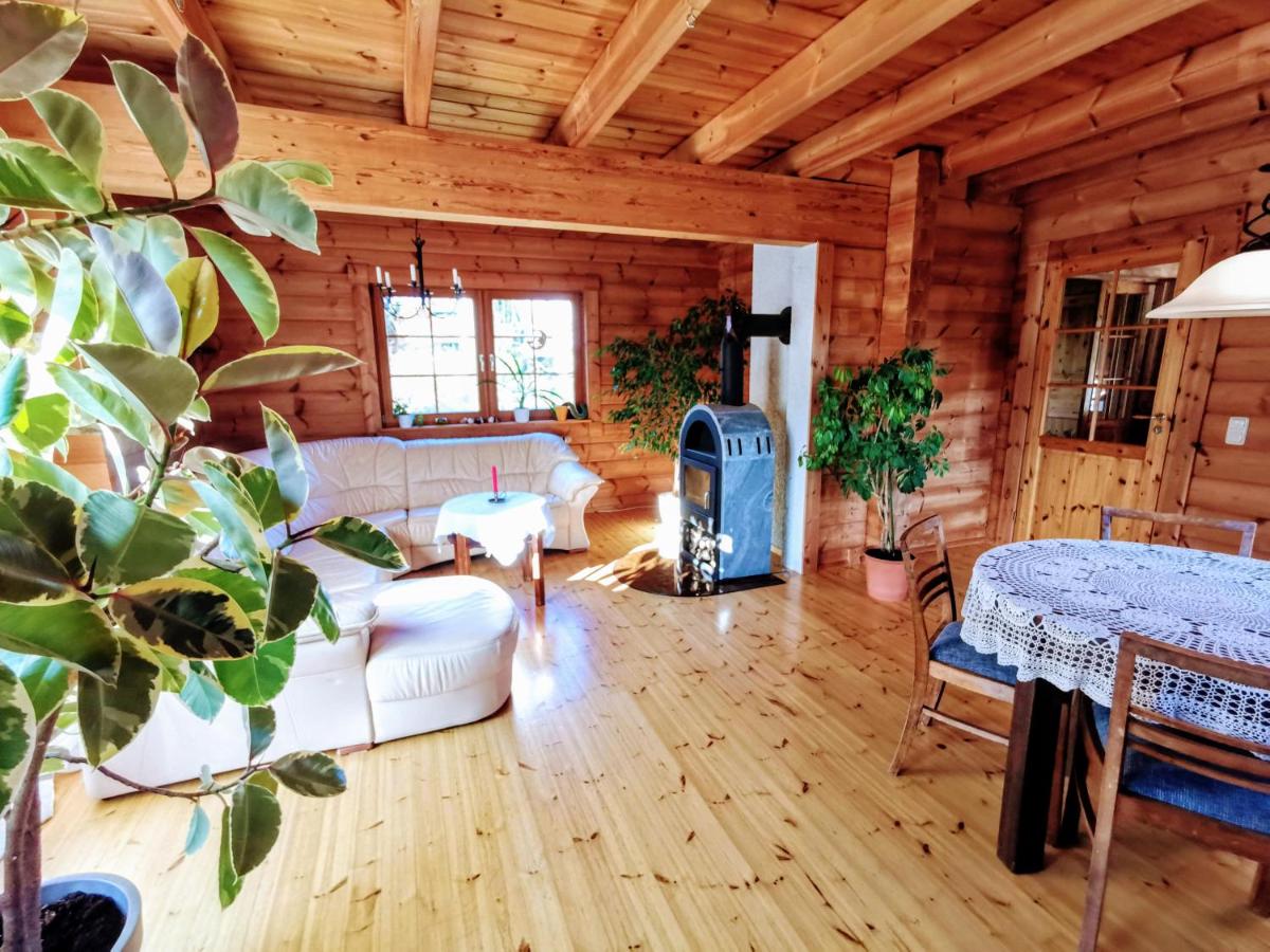 Gemütliches Blockhaus am Wald mit großem Garten - Housity