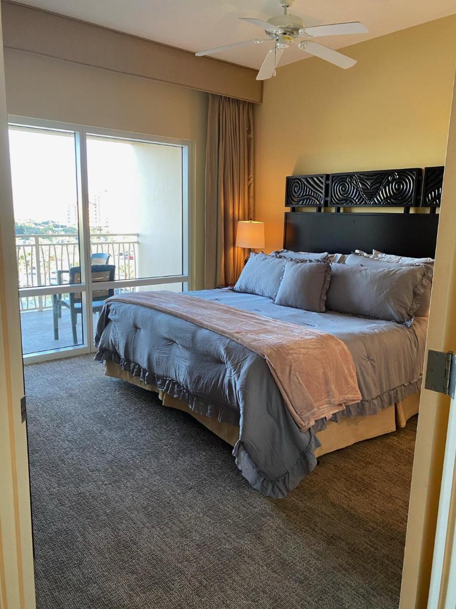 Ocean View Luxurious Condo-BEST location + balcony - Housity