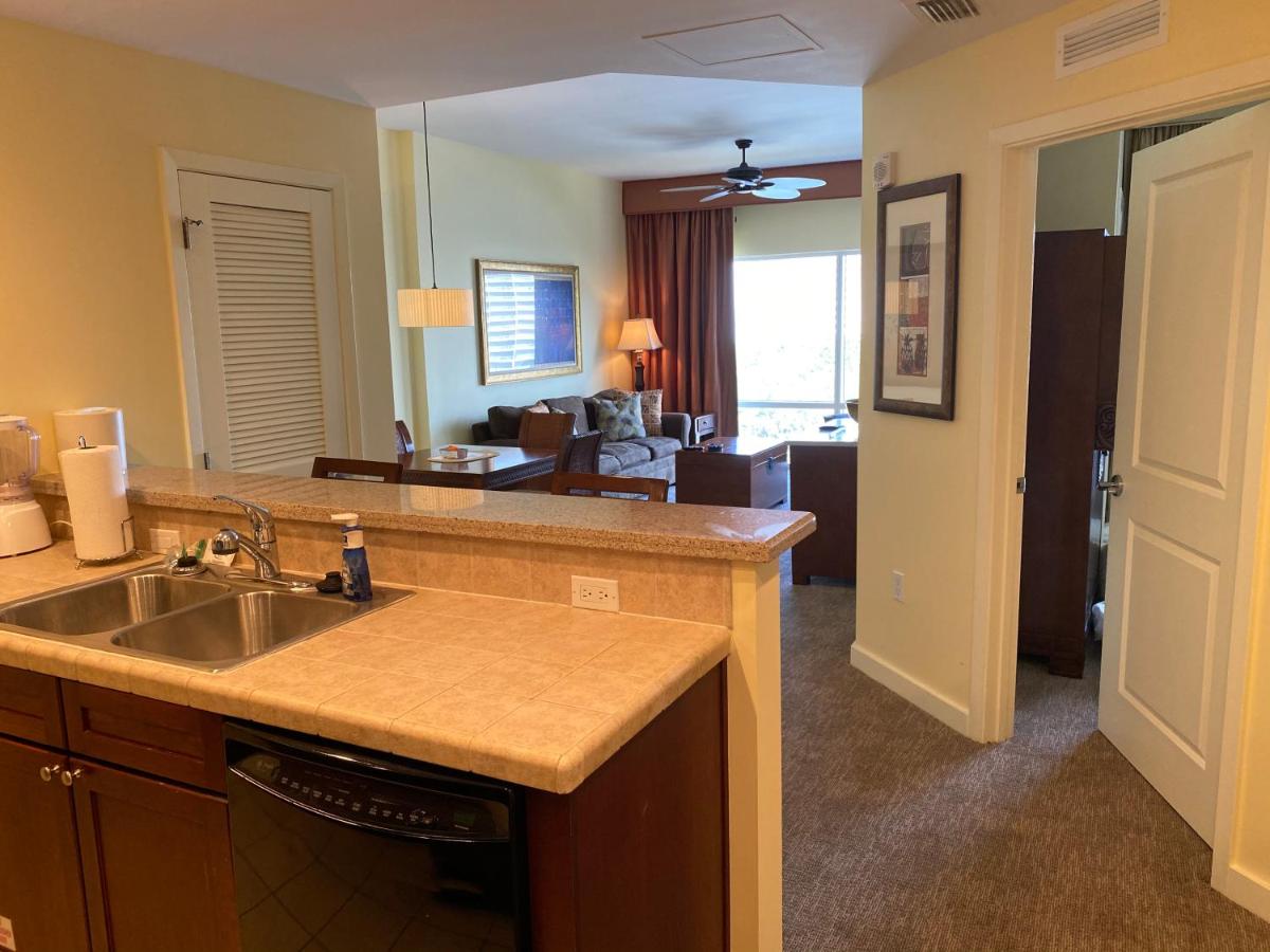 Ocean View Luxurious Condo-BEST location + balcony - Housity