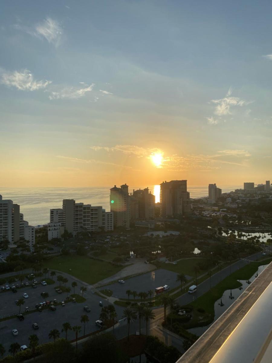 Ocean View Luxurious Condo-BEST location + balcony - Housity