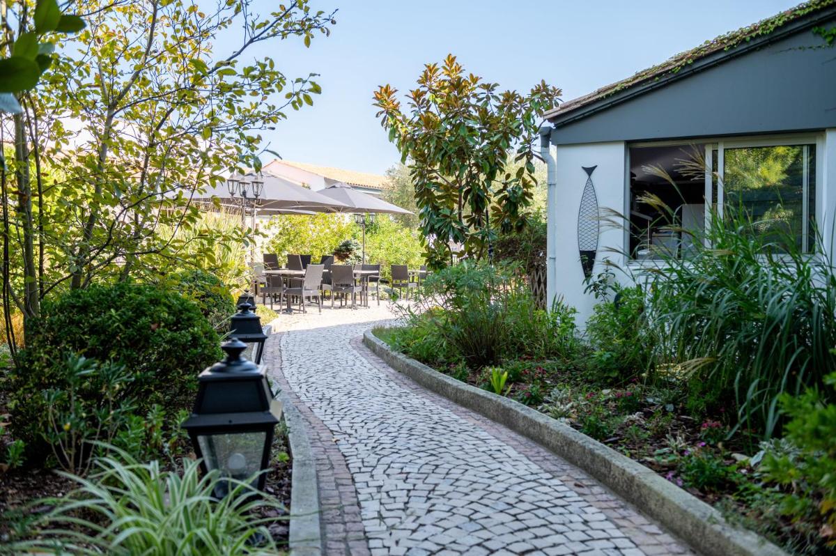 Jardin de l'établissement Hôtel Le Peu Breton