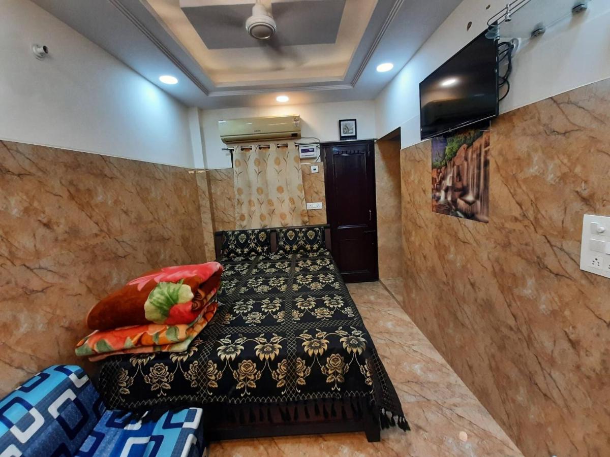 Cream Location,wifi With Android Tv, Luxury Room - Housity